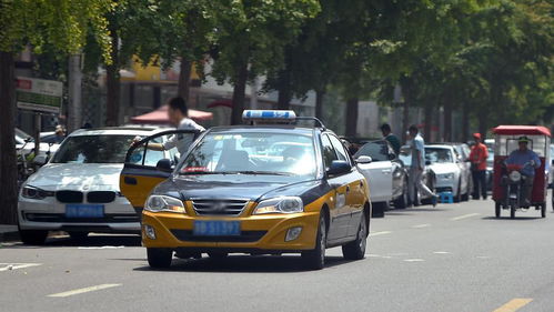車(chē)輪上的堅(jiān)守 出租車(chē)司機(jī)的辛勞與擔(dān)當(dāng)